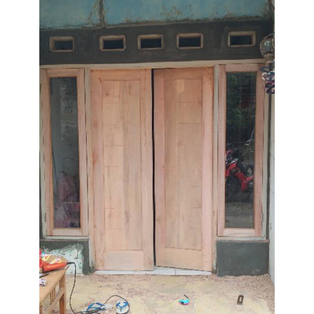 Kusen Pintu Kayu Meranti 1 Daun	90×200 cm, tebal 5 cm